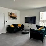Skyline Rooftop Swim Апартаменты