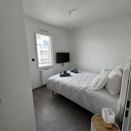 Skyline Rooftop Swim * مونبيلييه