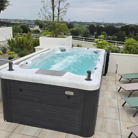Skyline Rooftop Swim Apartment
