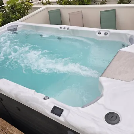 Skyline Rooftop Swim Apartment Montpellier