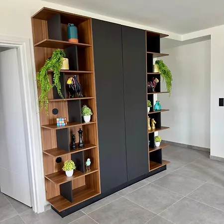 Skyline Rooftop Swim شقة