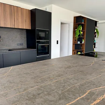 Skyline Rooftop Swim مونبيلييه