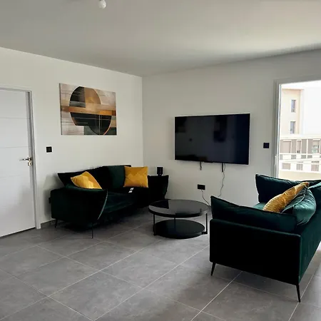 Skyline Rooftop Swim Apartment
